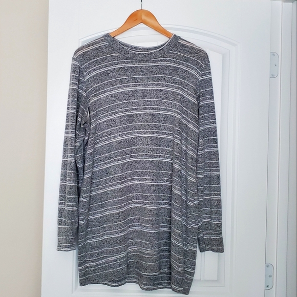 🩰 Large Super Soft Gray Striped Sweater, Made in USA - Picture 1 of 4